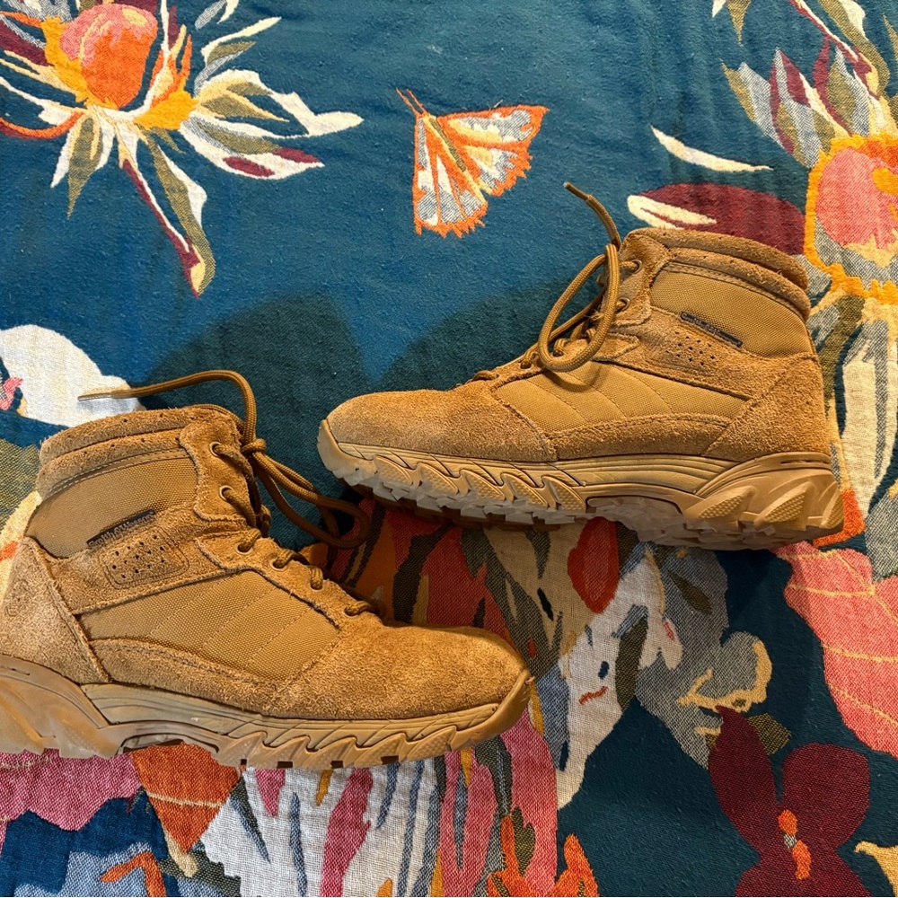 Smith and Wesson Tan Hiking Boots